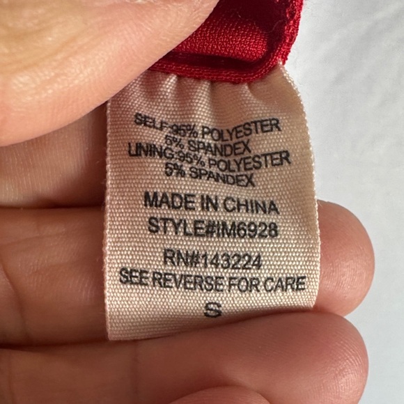 Illa Illa Red Crop Top with Side Ruching - Picture 4 of 5